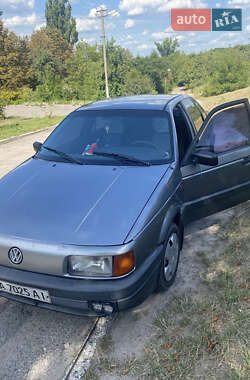 Седан Volkswagen Passat 1992 в Ржищеве