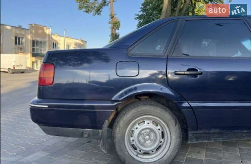 Седан Volkswagen Passat 1995 в Виннице