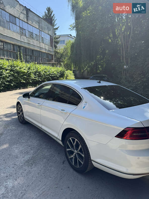 Седан Volkswagen Passat 2015 в Хмельницком