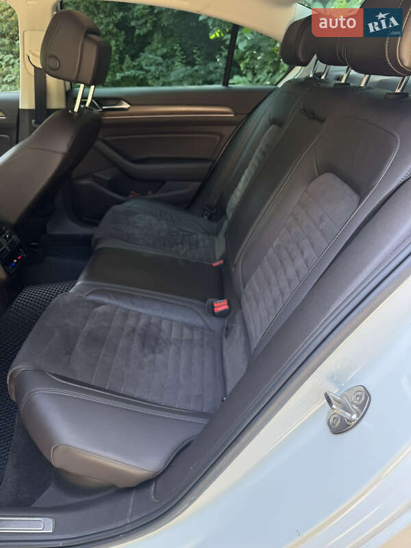 Седан Volkswagen Passat 2015 в Хмельницком