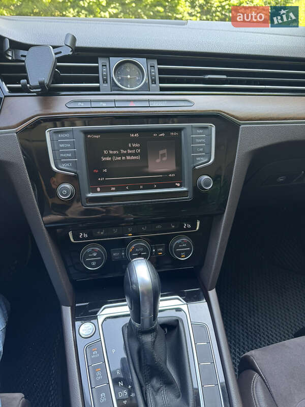 Седан Volkswagen Passat 2015 в Хмельницком