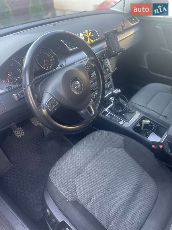 Универсал Volkswagen Passat 2012 в Ужгороде