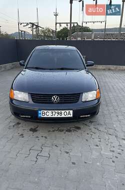 Седан Volkswagen Passat 1997 в Сколе