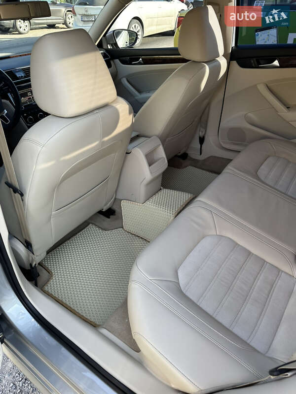Седан Volkswagen Passat 2012 в Хмельницькому