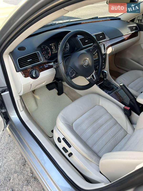 Седан Volkswagen Passat 2012 в Хмельницькому
