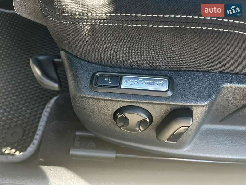 Універсал Volkswagen Passat 2014 в Тернополі