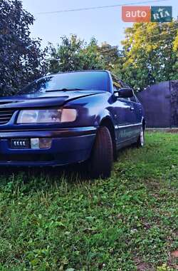 Седан Volkswagen Passat 1996 в Хотині