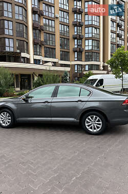 Седан Volkswagen Passat 2015 в Києві