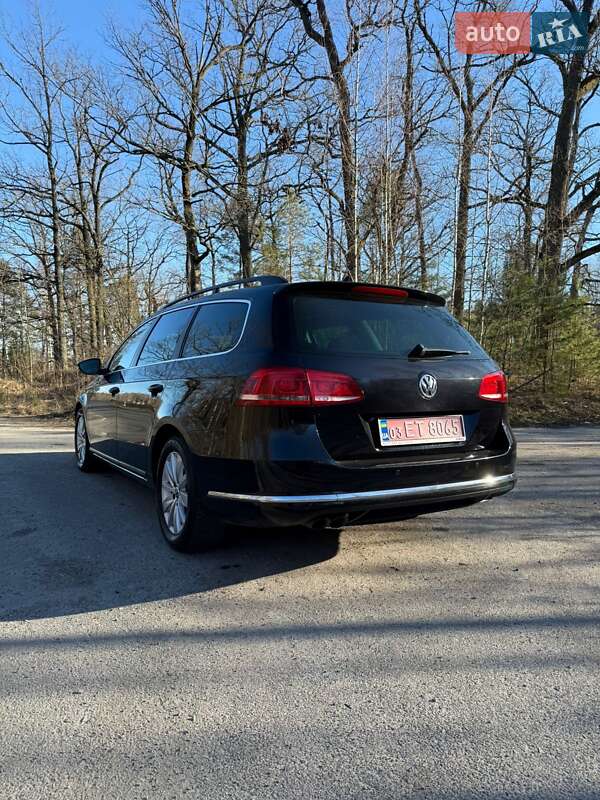 Універсал Volkswagen Passat 2012 в Житомирі