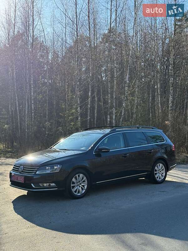 Універсал Volkswagen Passat 2012 в Житомирі