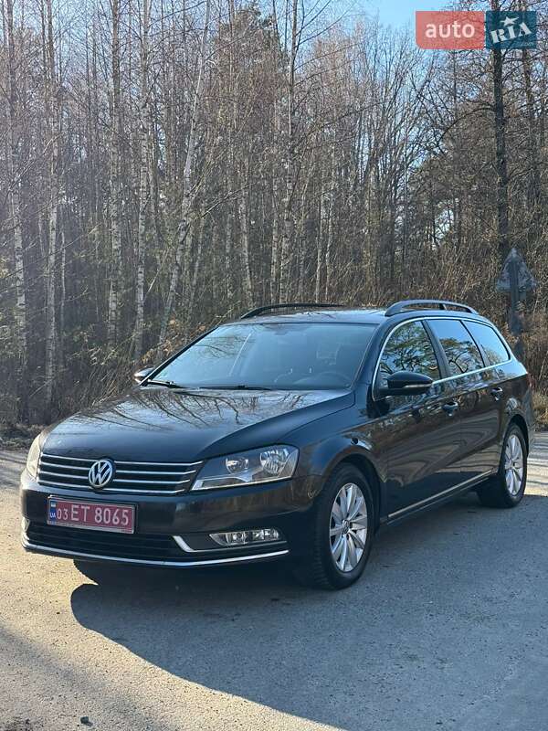Універсал Volkswagen Passat 2012 в Житомирі