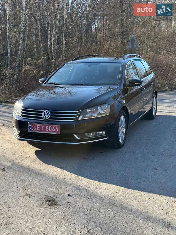 Універсал Volkswagen Passat 2012 в Житомирі