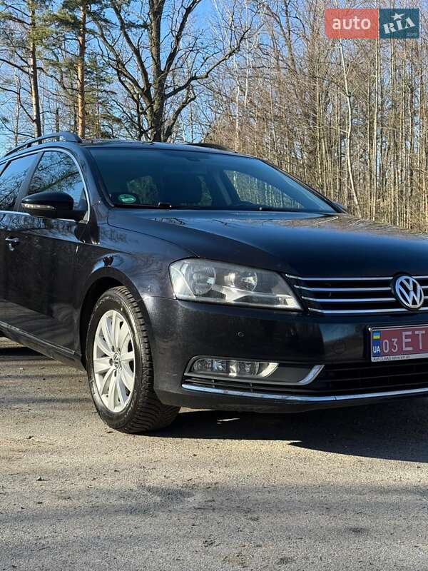 Універсал Volkswagen Passat 2012 в Житомирі