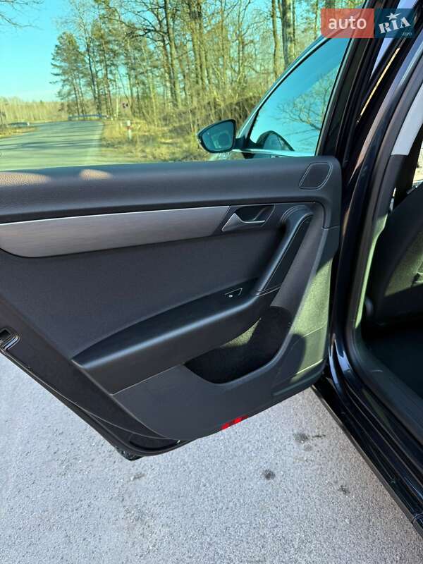 Універсал Volkswagen Passat 2012 в Житомирі