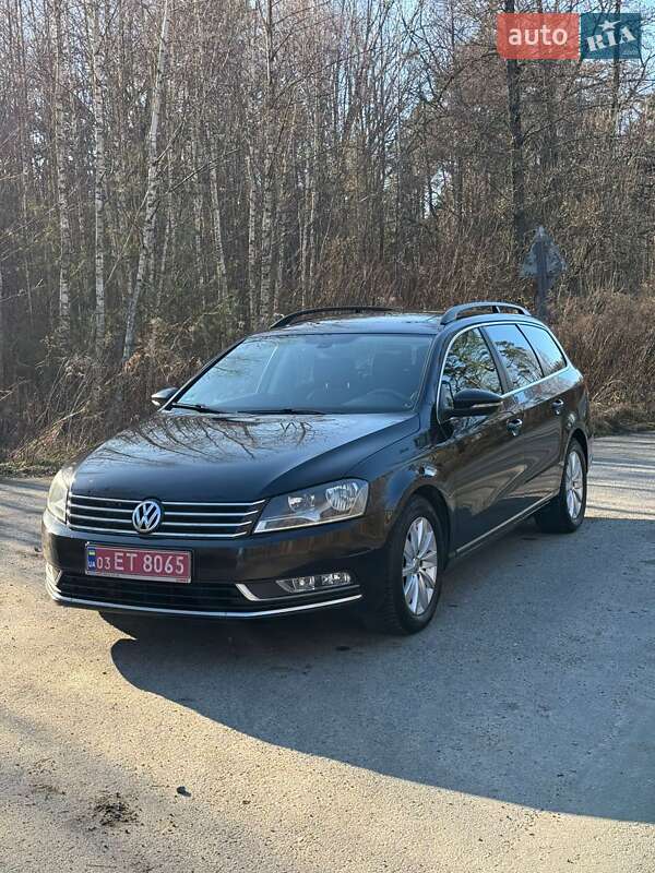 Універсал Volkswagen Passat 2012 в Житомирі