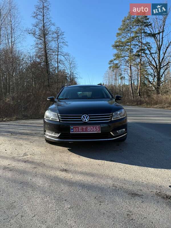Універсал Volkswagen Passat 2012 в Житомирі