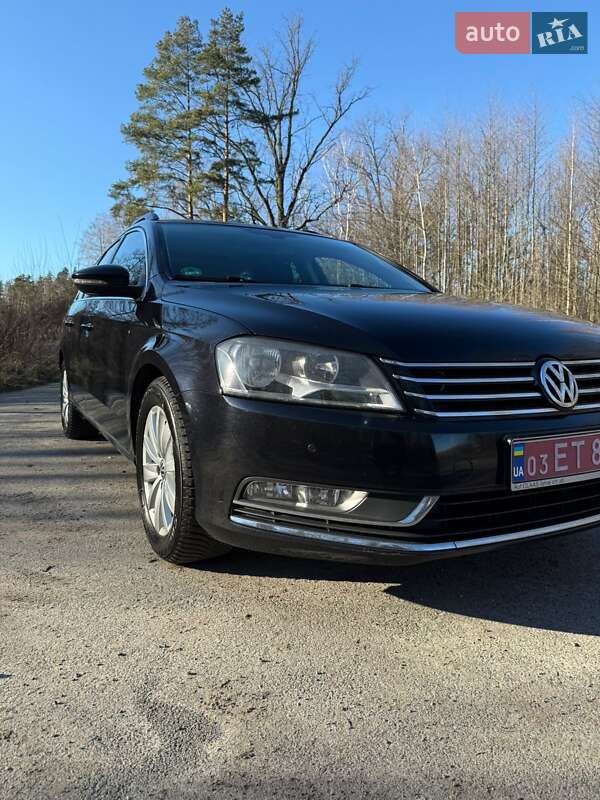 Універсал Volkswagen Passat 2012 в Житомирі