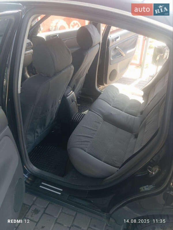 Седан Volkswagen Passat 2003 в Олевську