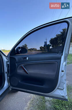 Седан Volkswagen Passat 2005 в  фото 16 Седан Volkswagen Passat 2005 в