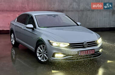 Седан Volkswagen Passat 2020 в Киеве