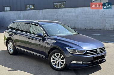 Универсал Volkswagen Passat 2016 в Киеве