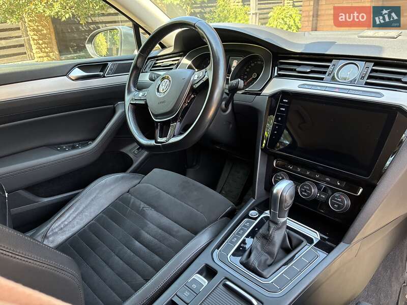 Седан Volkswagen Passat 2015 в Житомирі