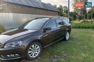 Універсал Volkswagen Passat 2014 в Чернівцях