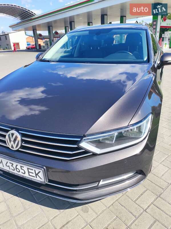 Універсал Volkswagen Passat 2015 в Житомирі