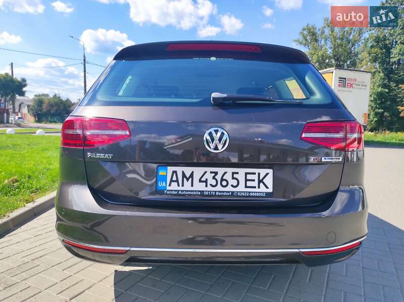 Універсал Volkswagen Passat 2015 в Житомирі