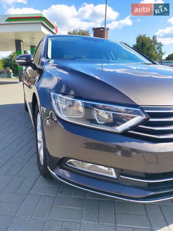 Універсал Volkswagen Passat 2015 в Житомирі