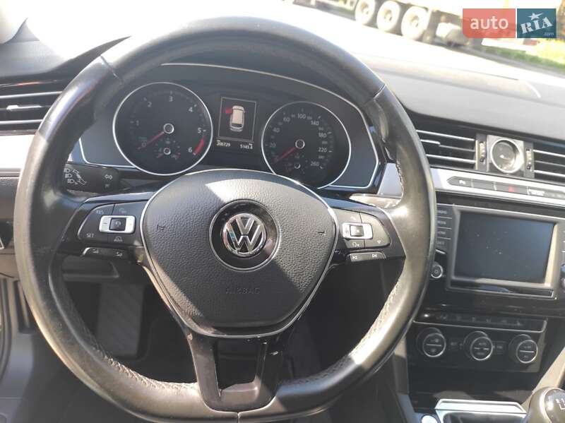 Універсал Volkswagen Passat 2015 в Житомирі