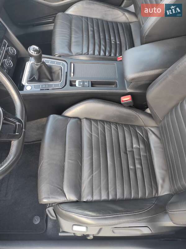 Універсал Volkswagen Passat 2015 в Житомирі