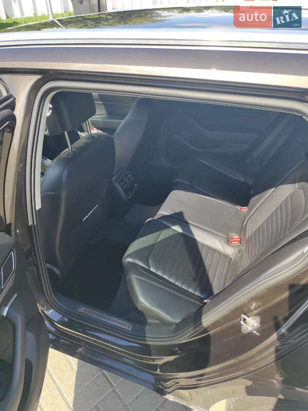 Універсал Volkswagen Passat 2015 в Житомирі