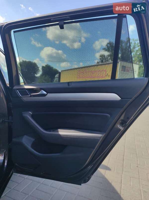 Універсал Volkswagen Passat 2015 в Житомирі