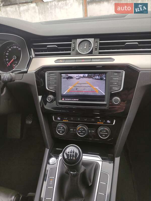 Універсал Volkswagen Passat 2015 в Житомирі