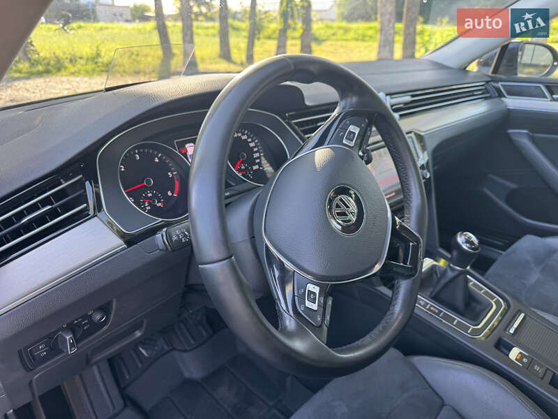 Седан Volkswagen Passat 2016 в Стрию