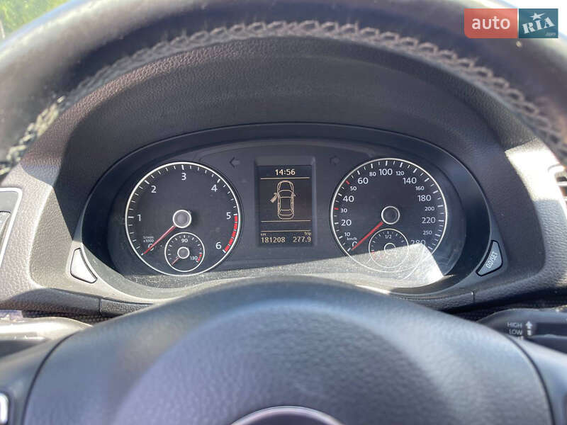 Седан Volkswagen Passat 2012 в Львове