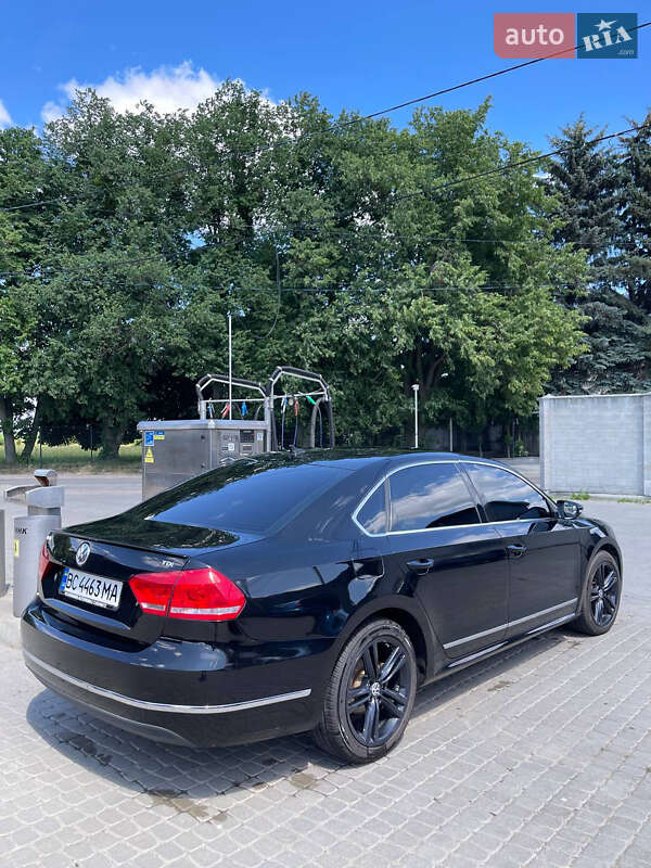 Седан Volkswagen Passat 2012 в Львове