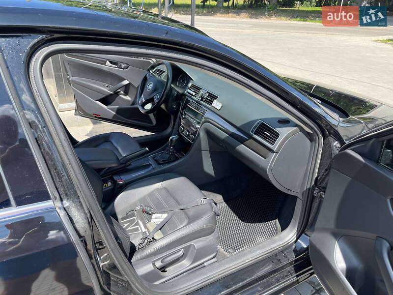 Седан Volkswagen Passat 2012 в Львове
