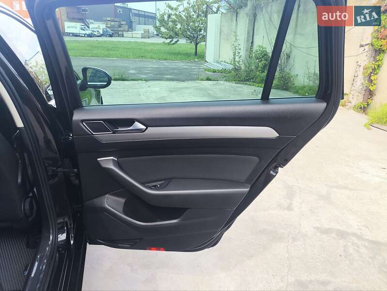 Універсал Volkswagen Passat 2018 в Вінниці