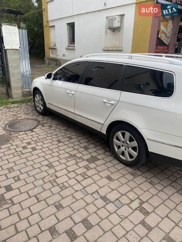 Універсал Volkswagen Passat 2010 в Ужгороді