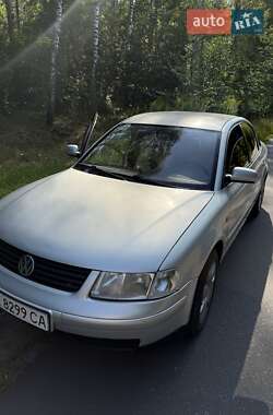 Седан Volkswagen Passat 1999 в Олевську