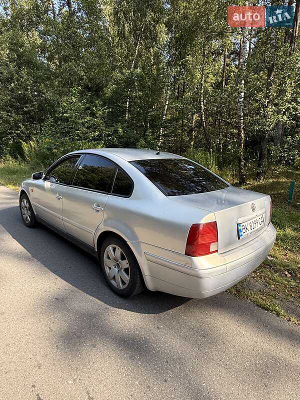 Седан Volkswagen Passat 1999 в Олевске