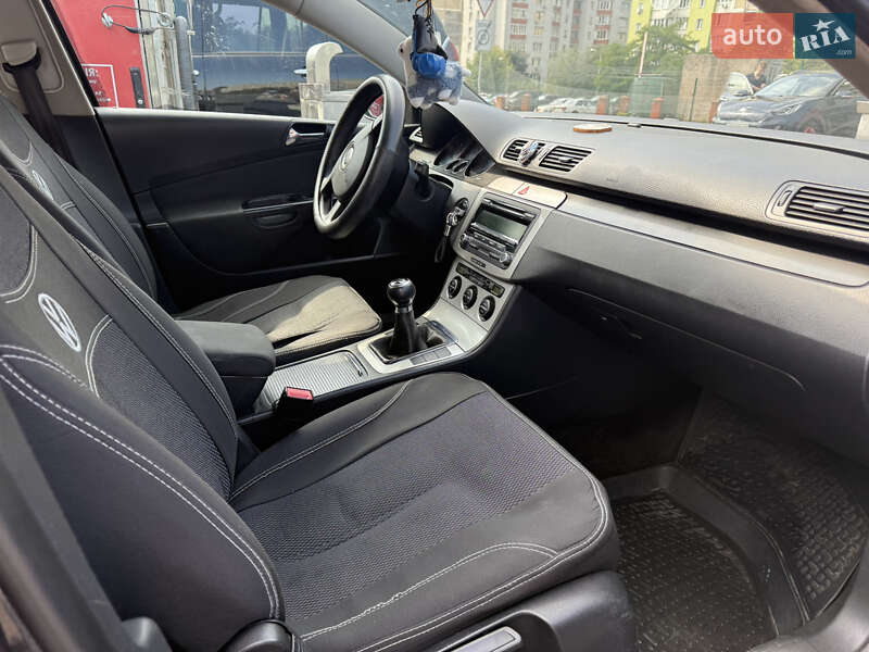 Универсал Volkswagen Passat 2005 в Киеве фото 33 Универсал Volkswagen Passat 2005 в Киеве
