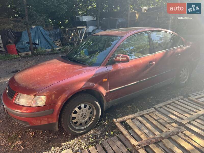 Седан Volkswagen Passat 1998 в Киеве