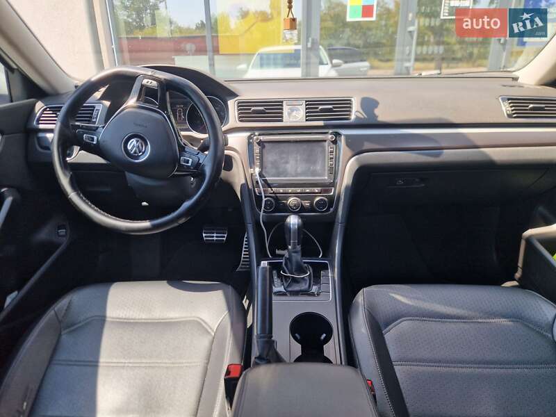 Седан Volkswagen Passat 2016 в Днепре