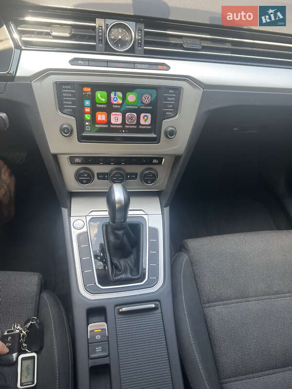 Седан Volkswagen Passat 2016 в Києві