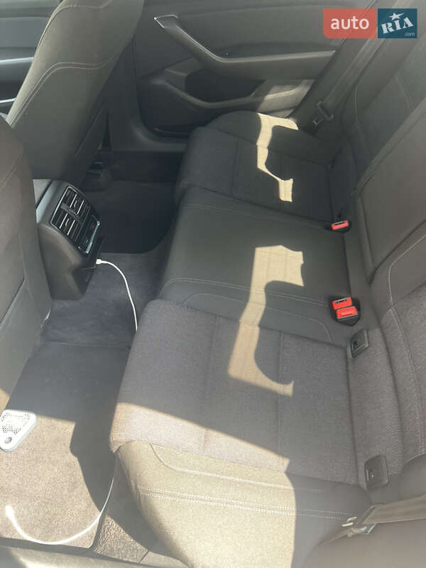 Седан Volkswagen Passat 2016 в Києві