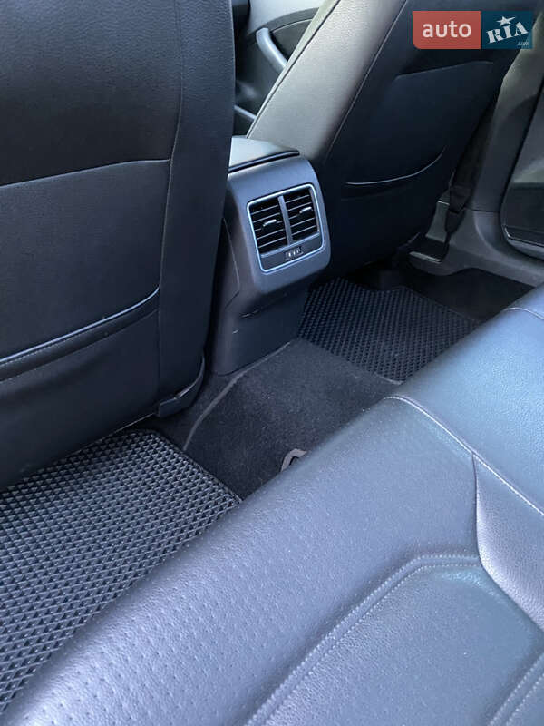 Седан Volkswagen Passat 2013 в Киеве