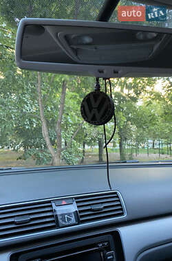 Седан Volkswagen Passat 2013 в Харькове